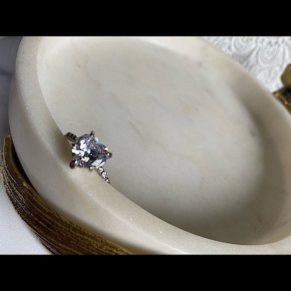 HEART Shaped Ring Size 7 - Picture 3 of 7